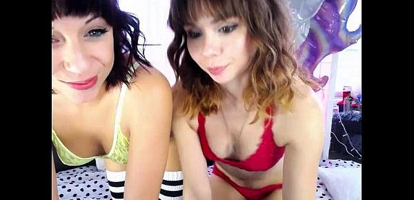  Hanging out with Ariel Rebel live on Chaturbate